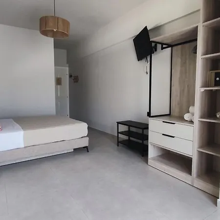 Nostos Golden כריסי אמודיה