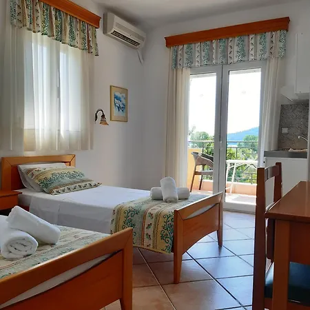 Nostos Golden Lägenhetshotell Chrisi Ammoudia